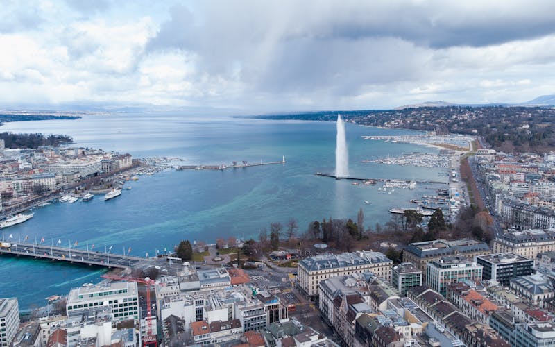 Vista aérea do Lago Léman e Jet d'Eau