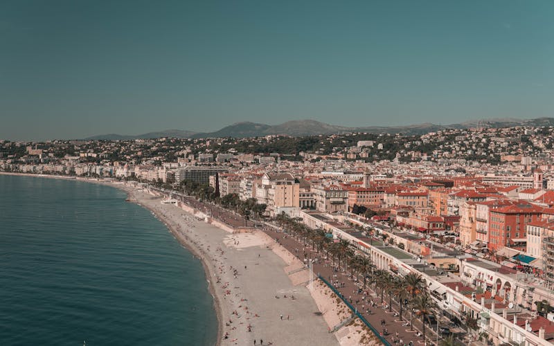 Cidade de Nice e o mar