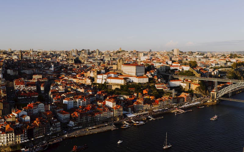 Vista aérea do Porto ao crepúsculo