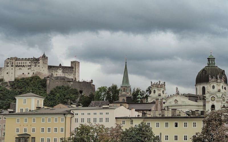 Salzburgo sob céu nublado
