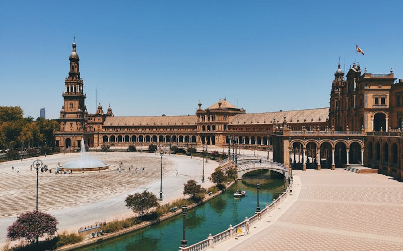 Plaza de España em dia ensolarado