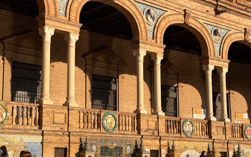 Corredor arqueado em Plaza de España