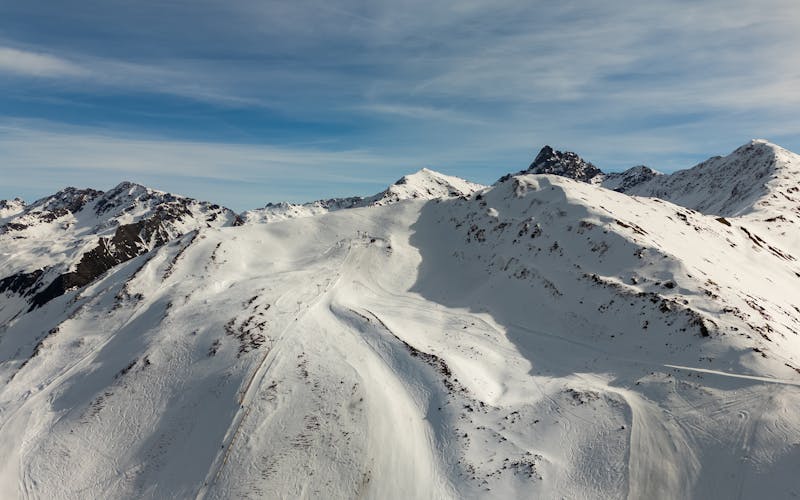 Picos nevados em Bergün Filisur