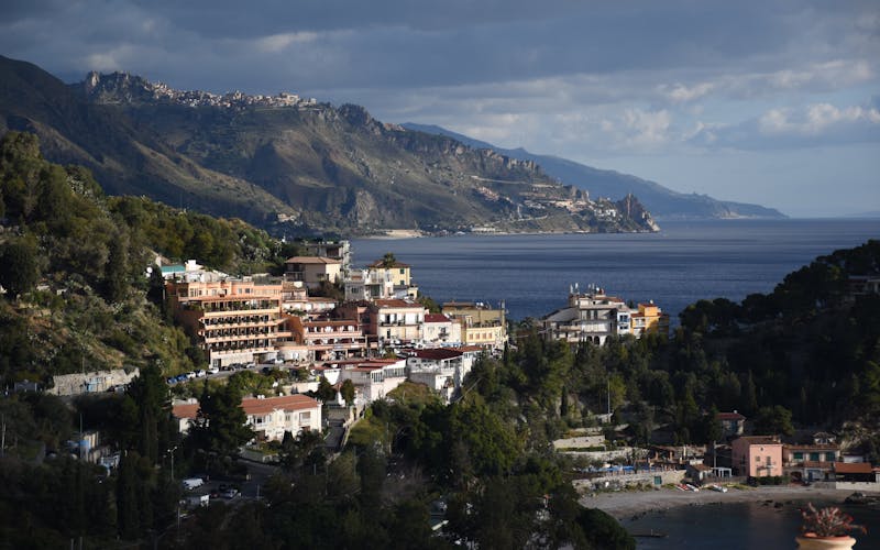 Vista costeira de Taormina