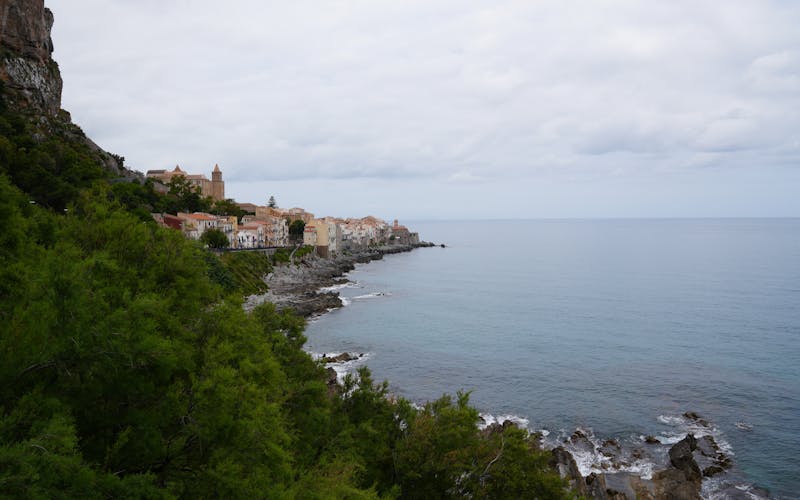 Encanto costeiro de Cefalù