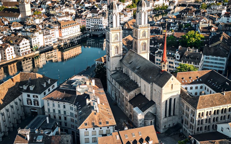 Grossmünster dominando o skyline